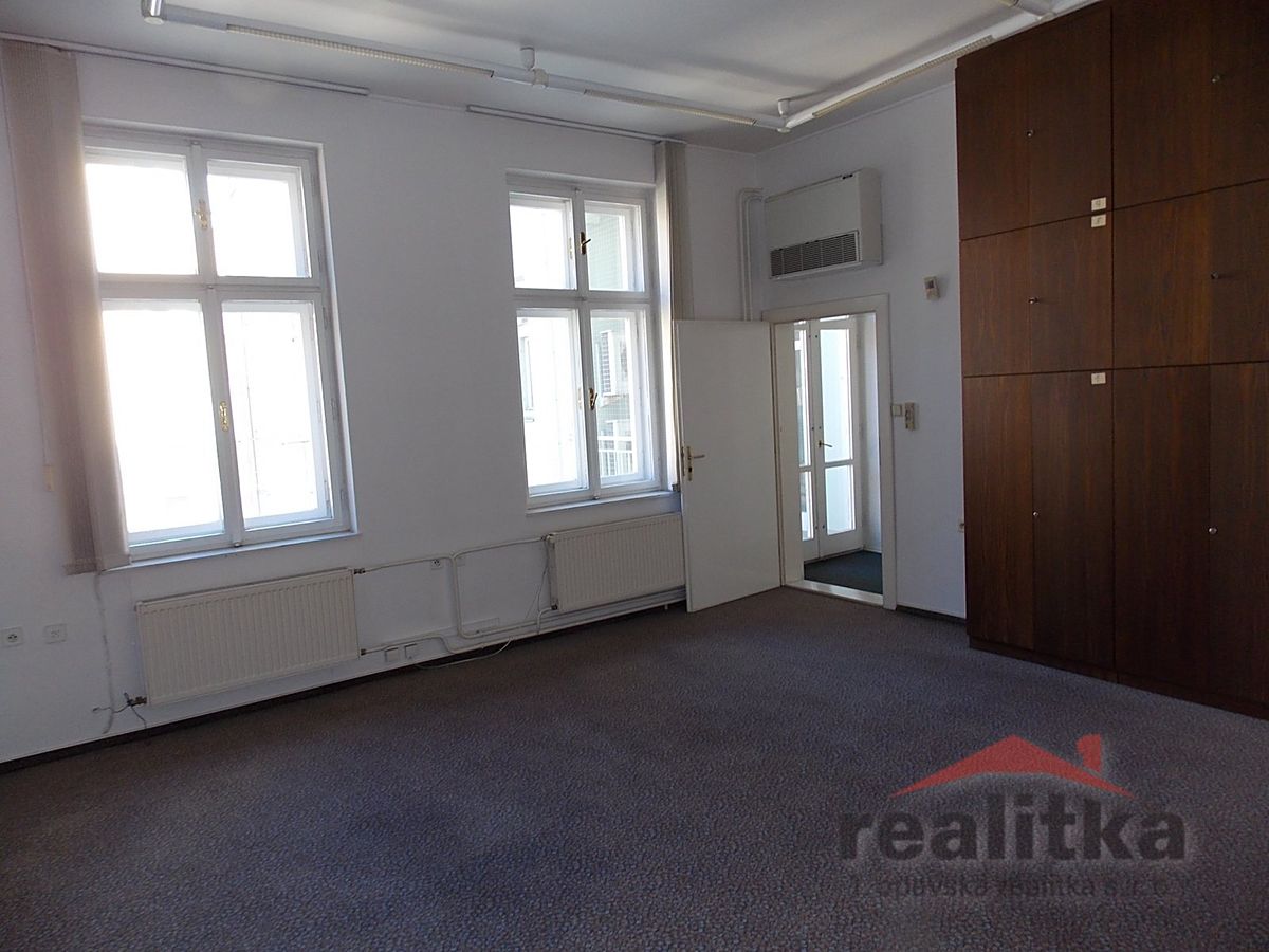 Pronájem kanceláře 148 m² – fotografie 3