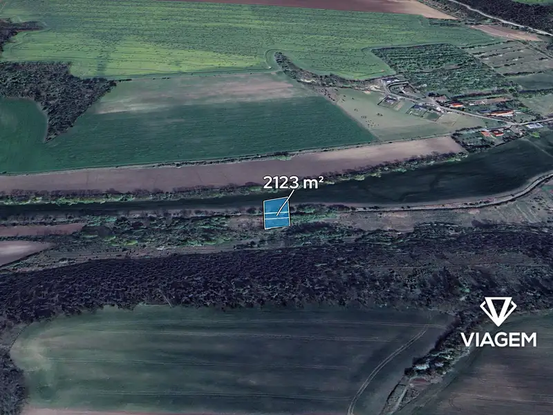 Prodej pole 2123 m², Sazená – náhled fotky 1