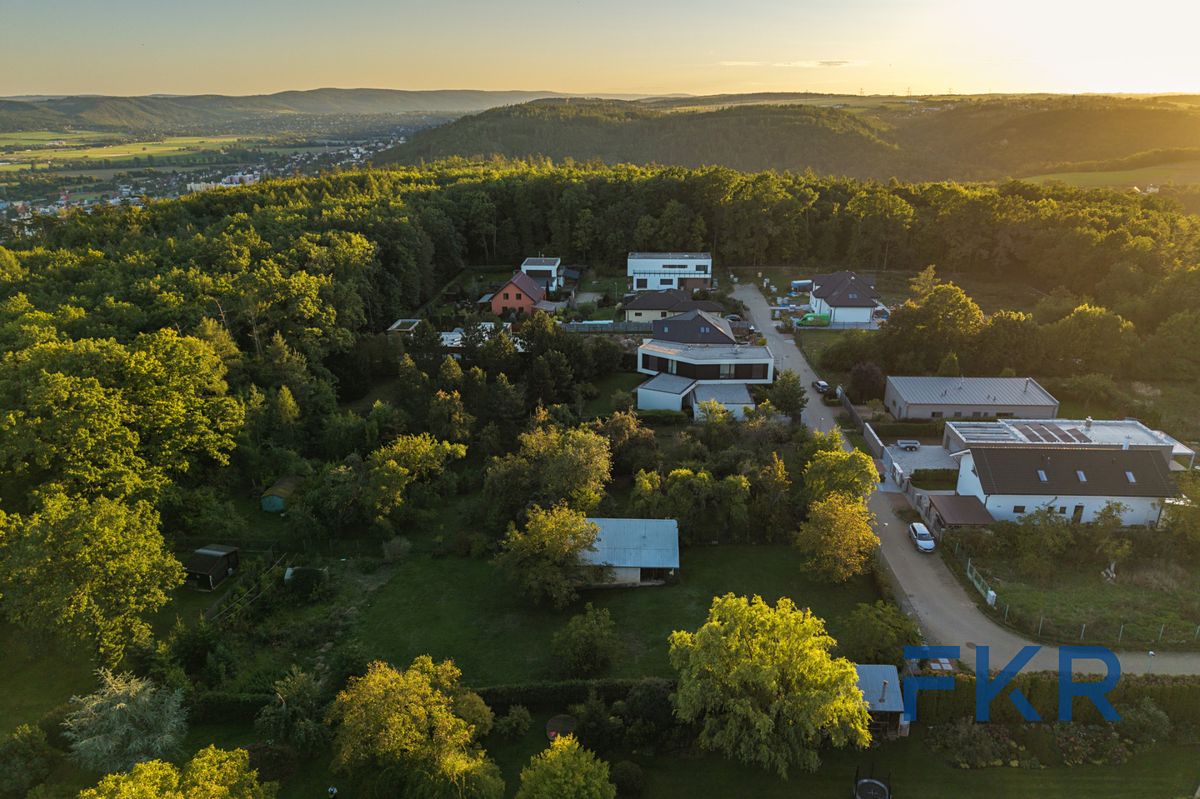 Prodej stavebního pozemku 886 m² – fotografie 3