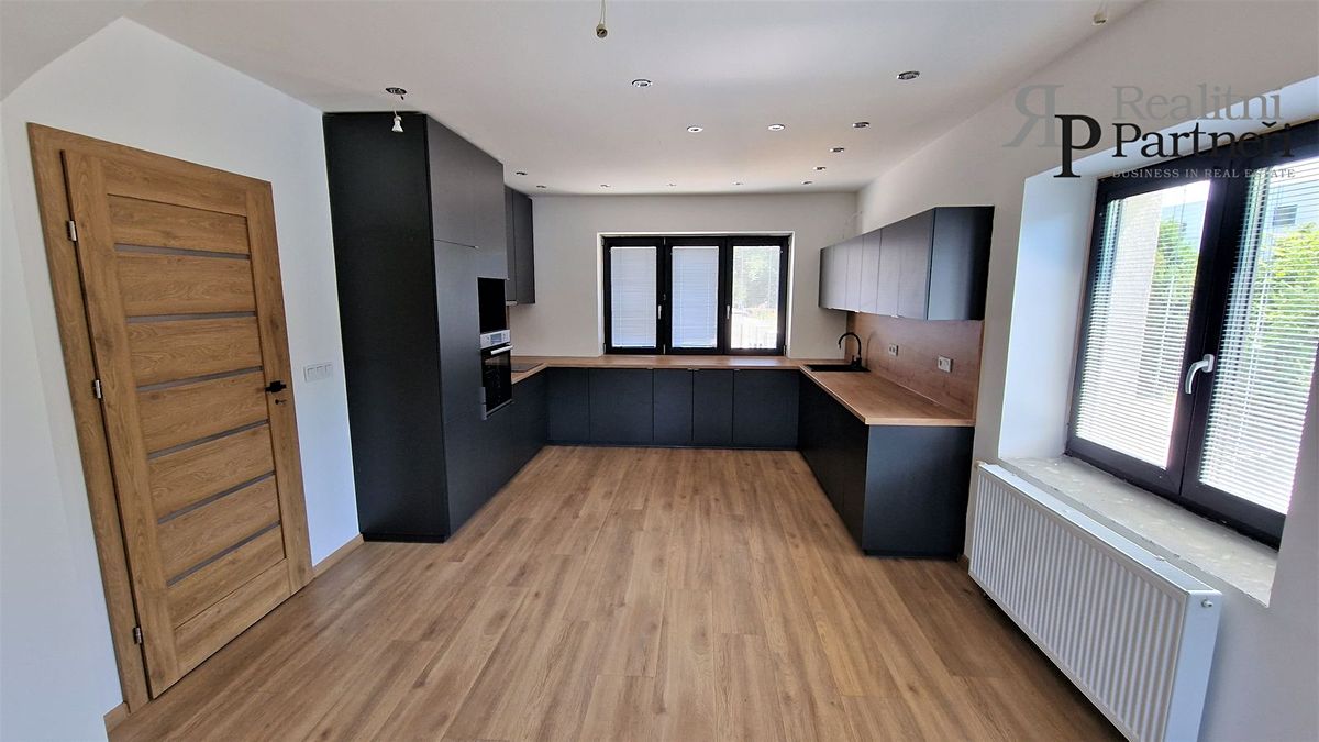 Prodej rodinného domu 367 m², pozemek 3286 m² – fotografie 3