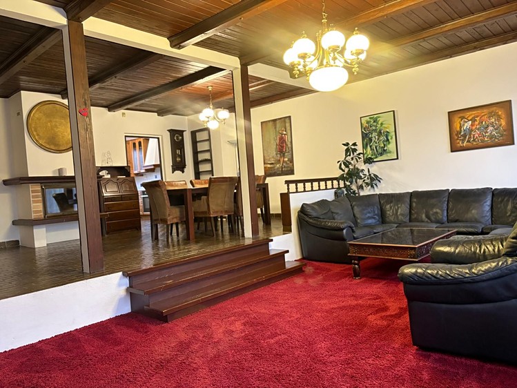 Haus zur Miete, 260 m² (1 von 24)