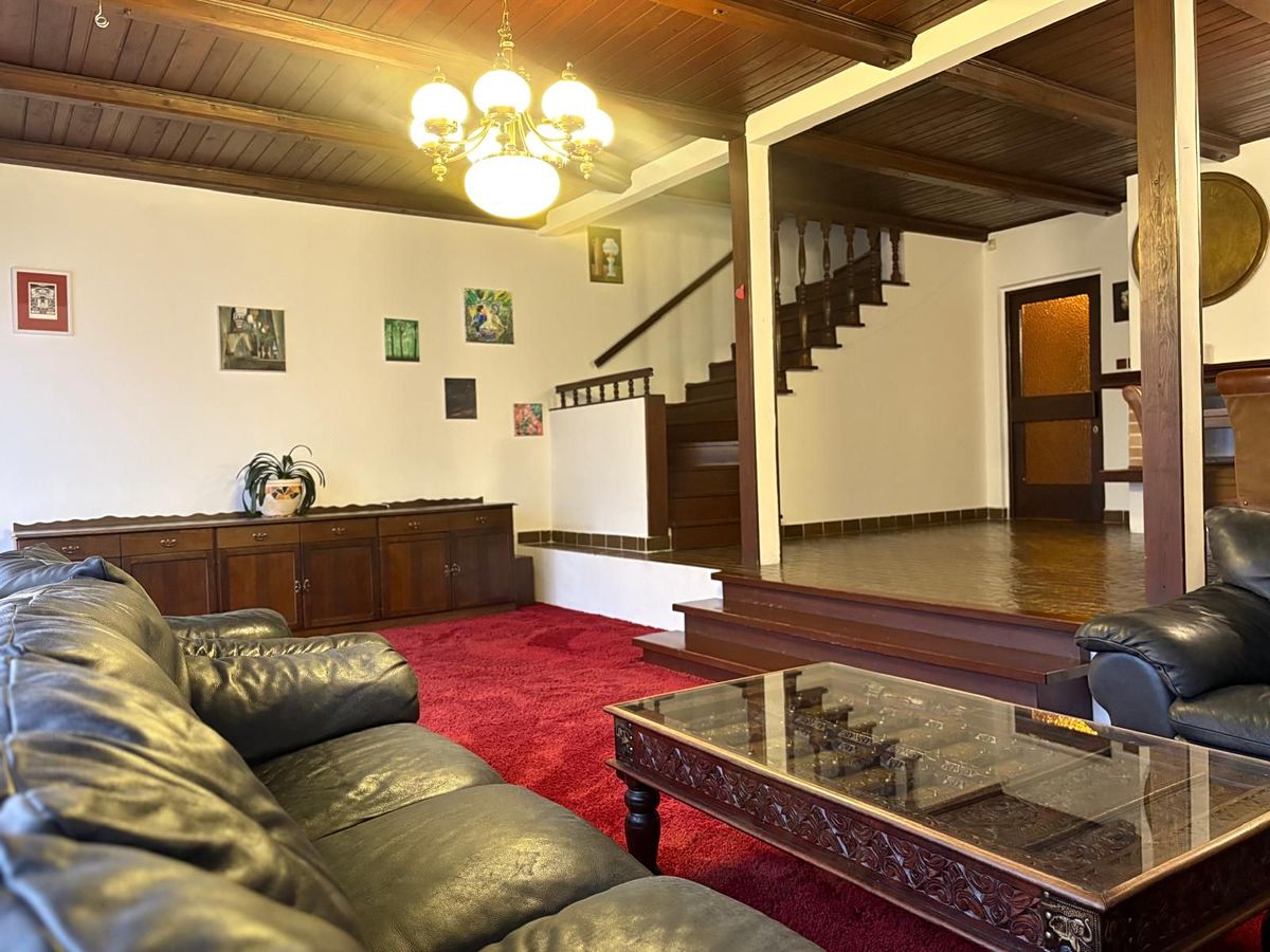 Pronájem rodinného domu 260 m², pozemek 175 m² – fotografie 2