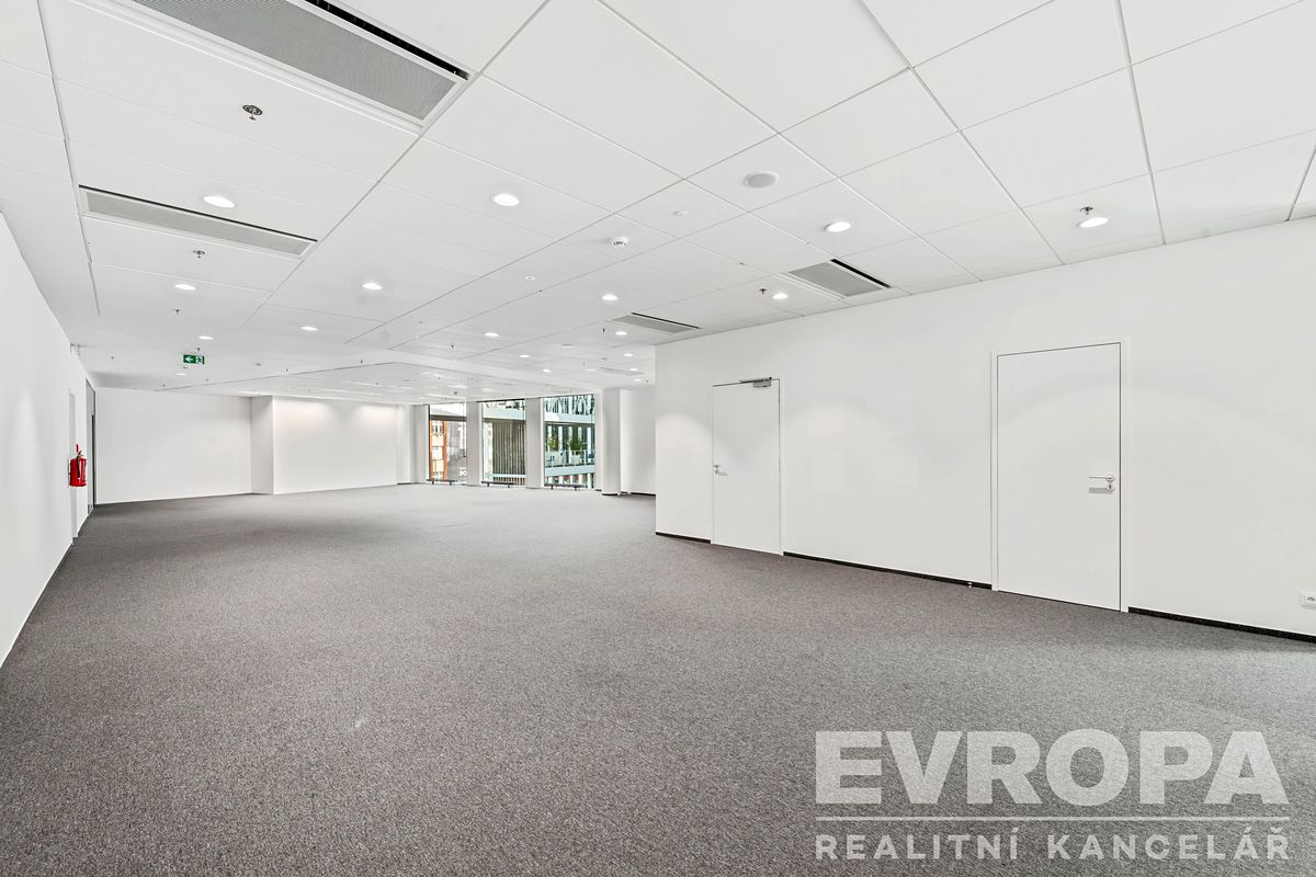 Pronájem kanceláře 670 m² – fotografie 5