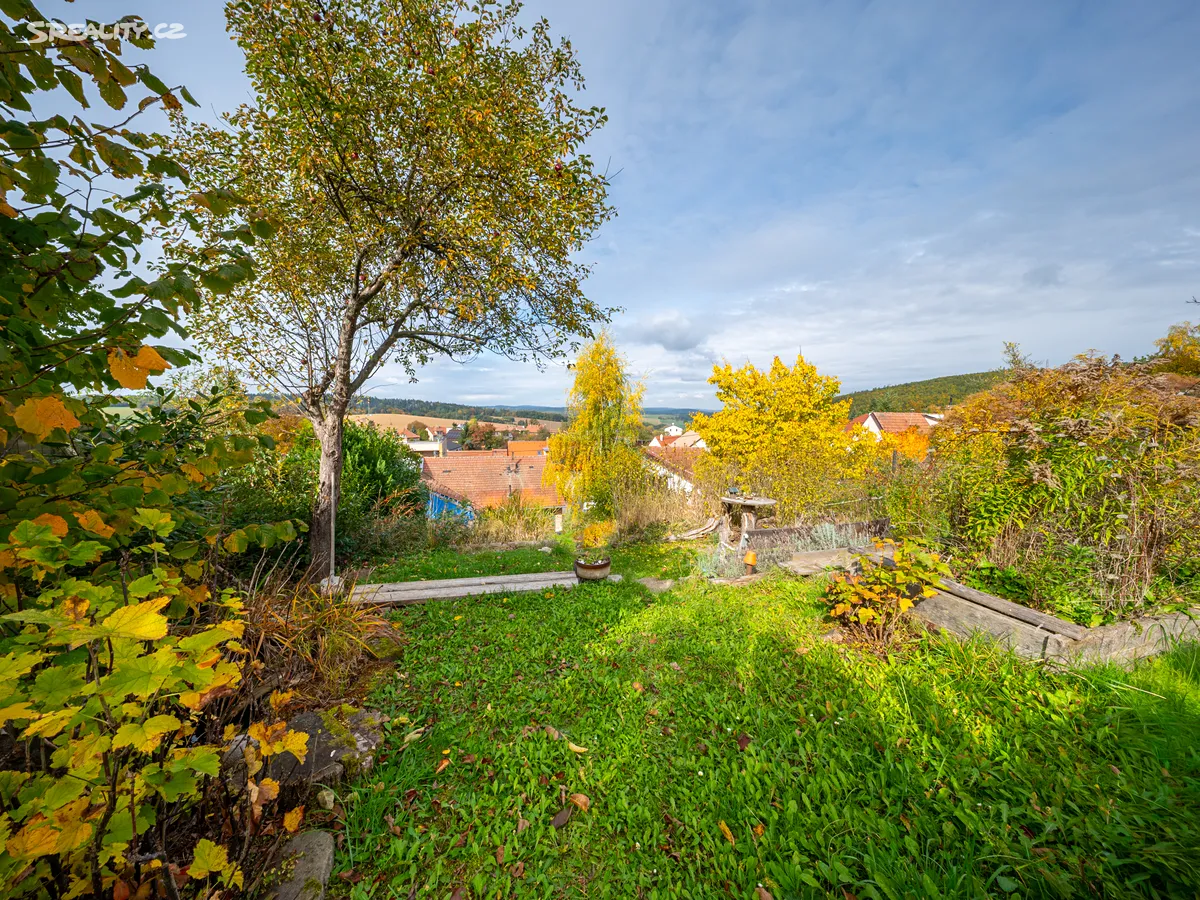 Prodej stavebního pozemku 1095 m², Lipůvka