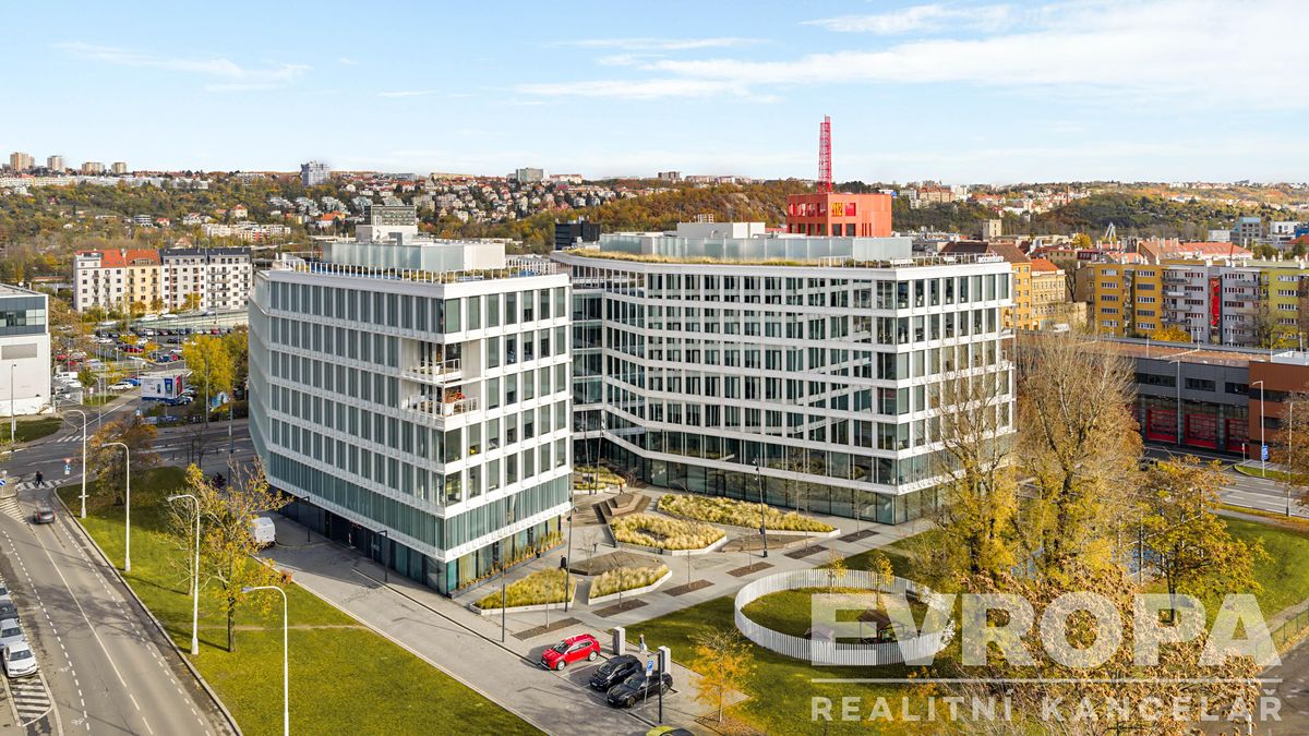Pronájem kanceláře 648 m²