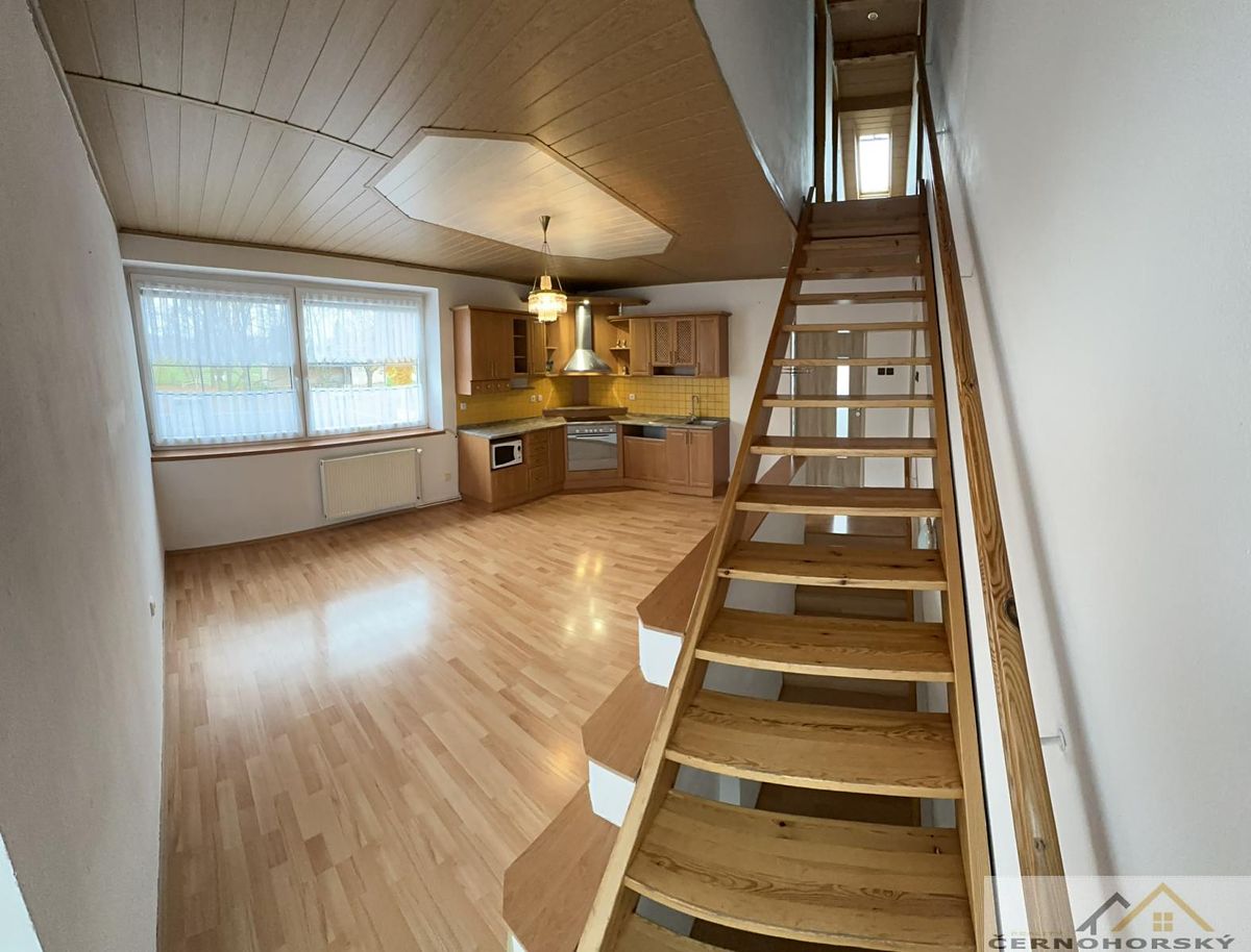 Prodej rodinného domu 363 m², pozemek 870 m² – fotografie 2
