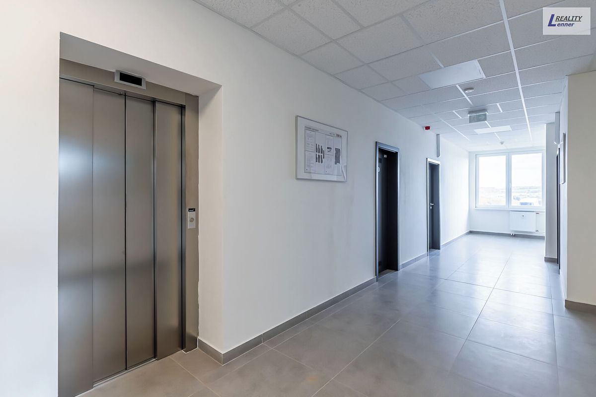 Pronájem kanceláře 30 m² – fotografie 3