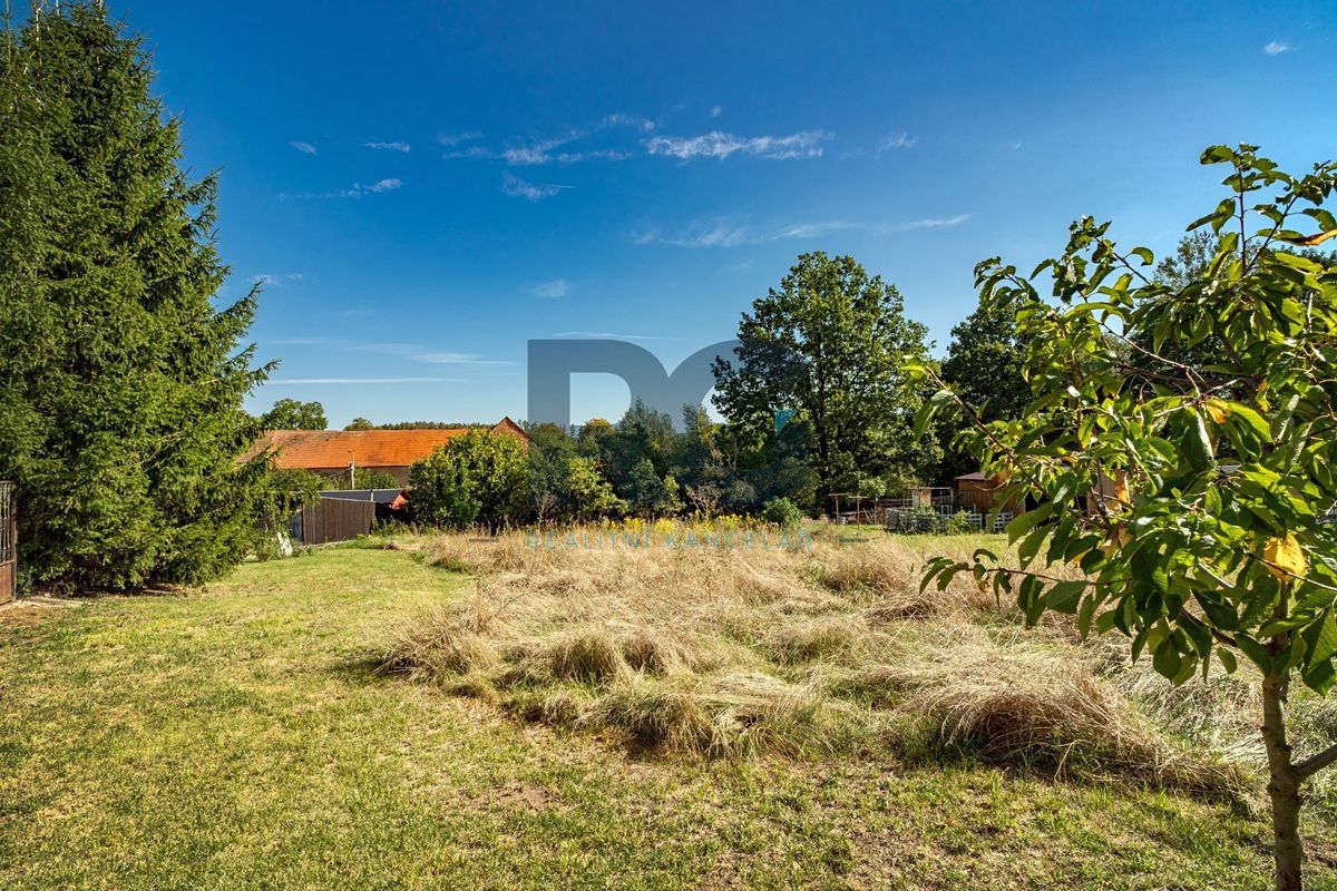 Prodej stavebního pozemku 792 m² – fotografie 2