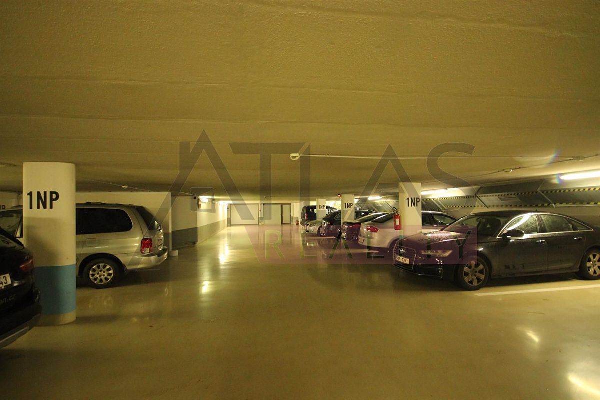 Pronájem garážového stání 16 m²