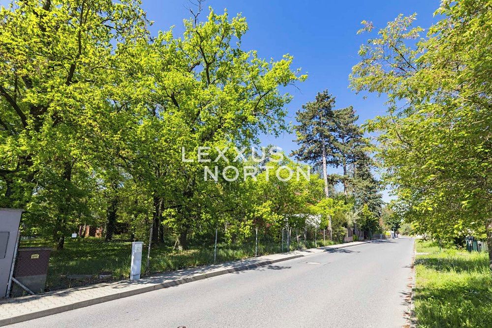 Prodej stavebního pozemku 1282 m²