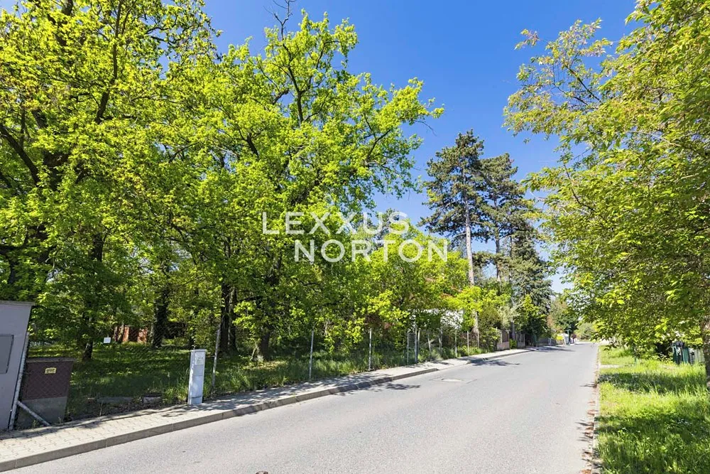 Prodej stavebního pozemku 1282 m²