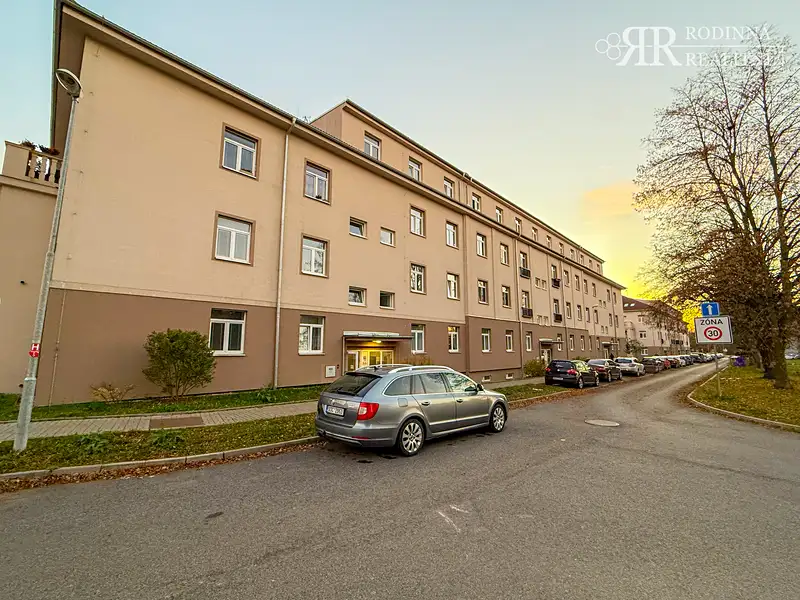 Pronájem bytu 1+kk 25 m², Milovice – náhled fotky 2