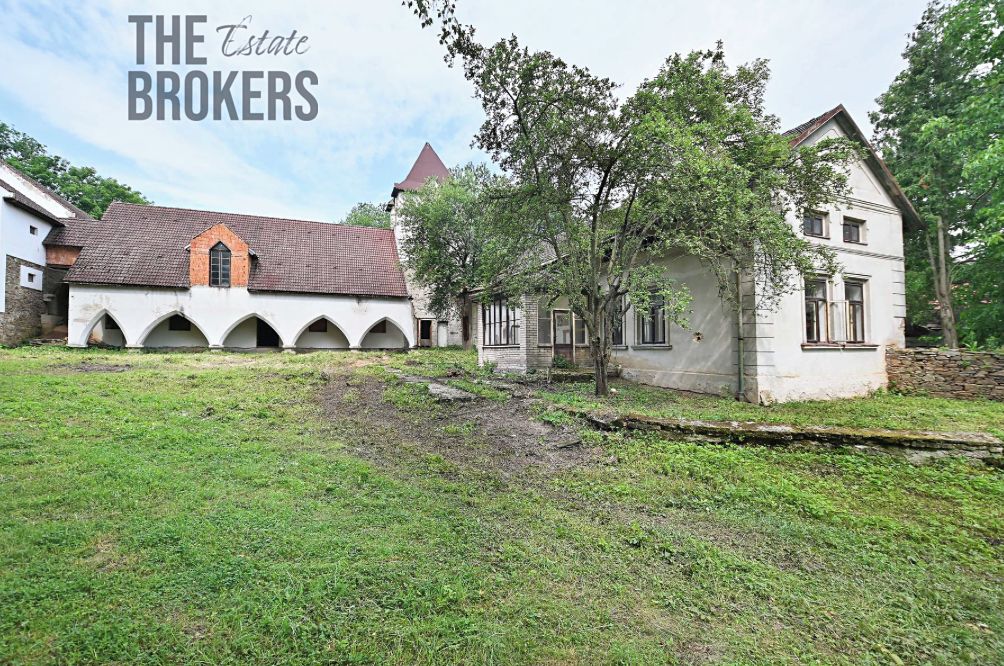 Prodej rodinného domu 5000 m², pozemek 42000 m²