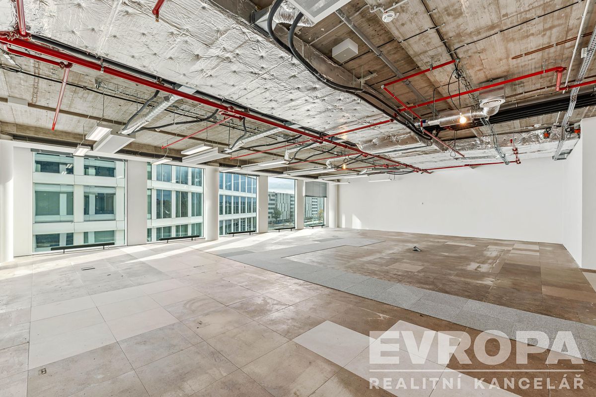 Pronájem kanceláře 171 m² – fotografie 4