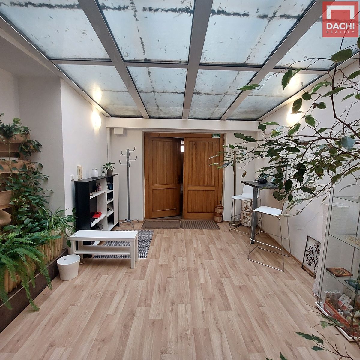 Pronájem komerční nemovitosti 99 m² – fotografie 2