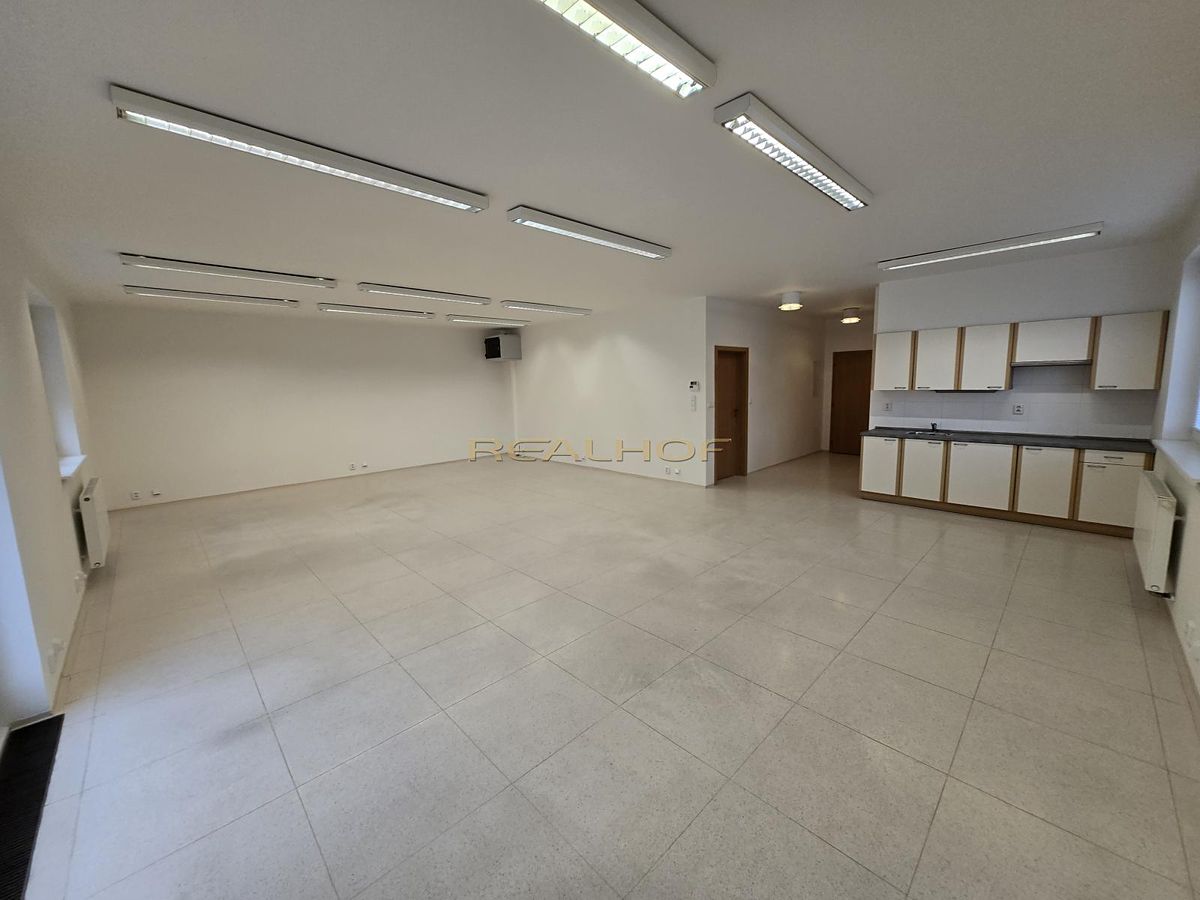 Pronájem kanceláře 76 m² – fotografie 2