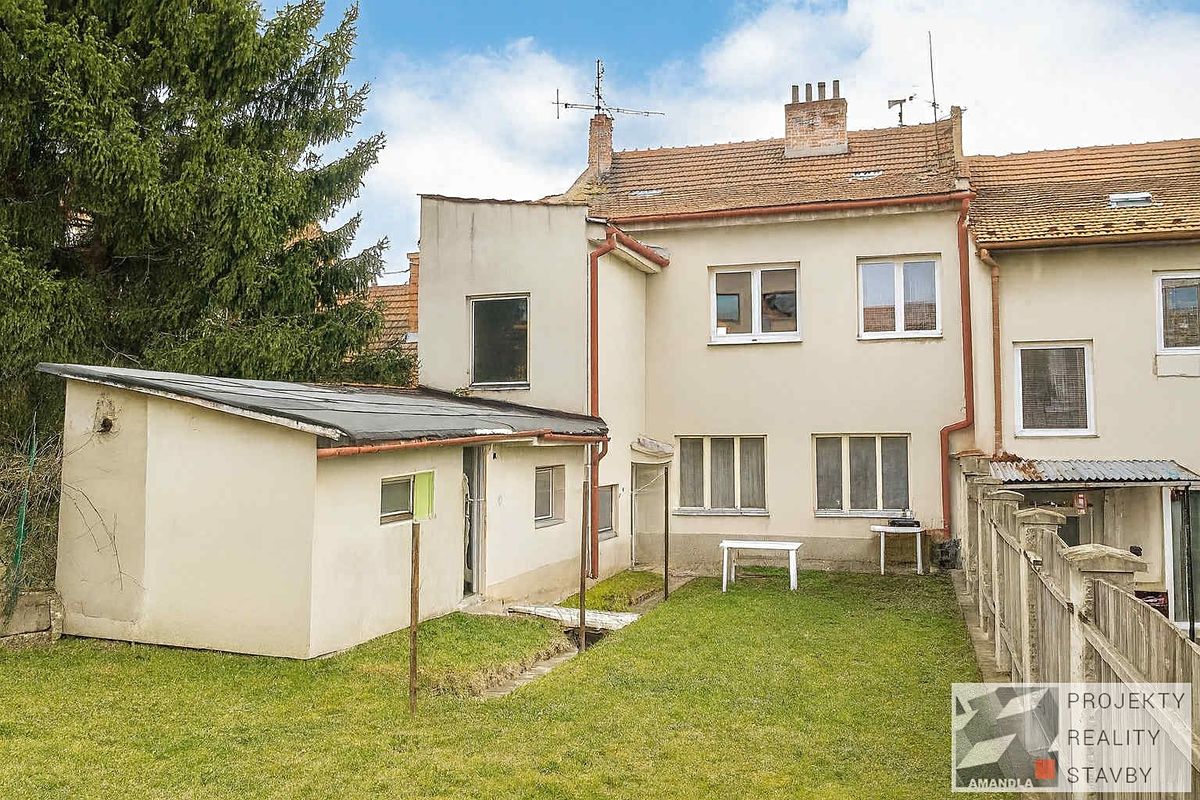 Prodej rodinného domu 215 m², pozemek 271 m² – fotografie 2