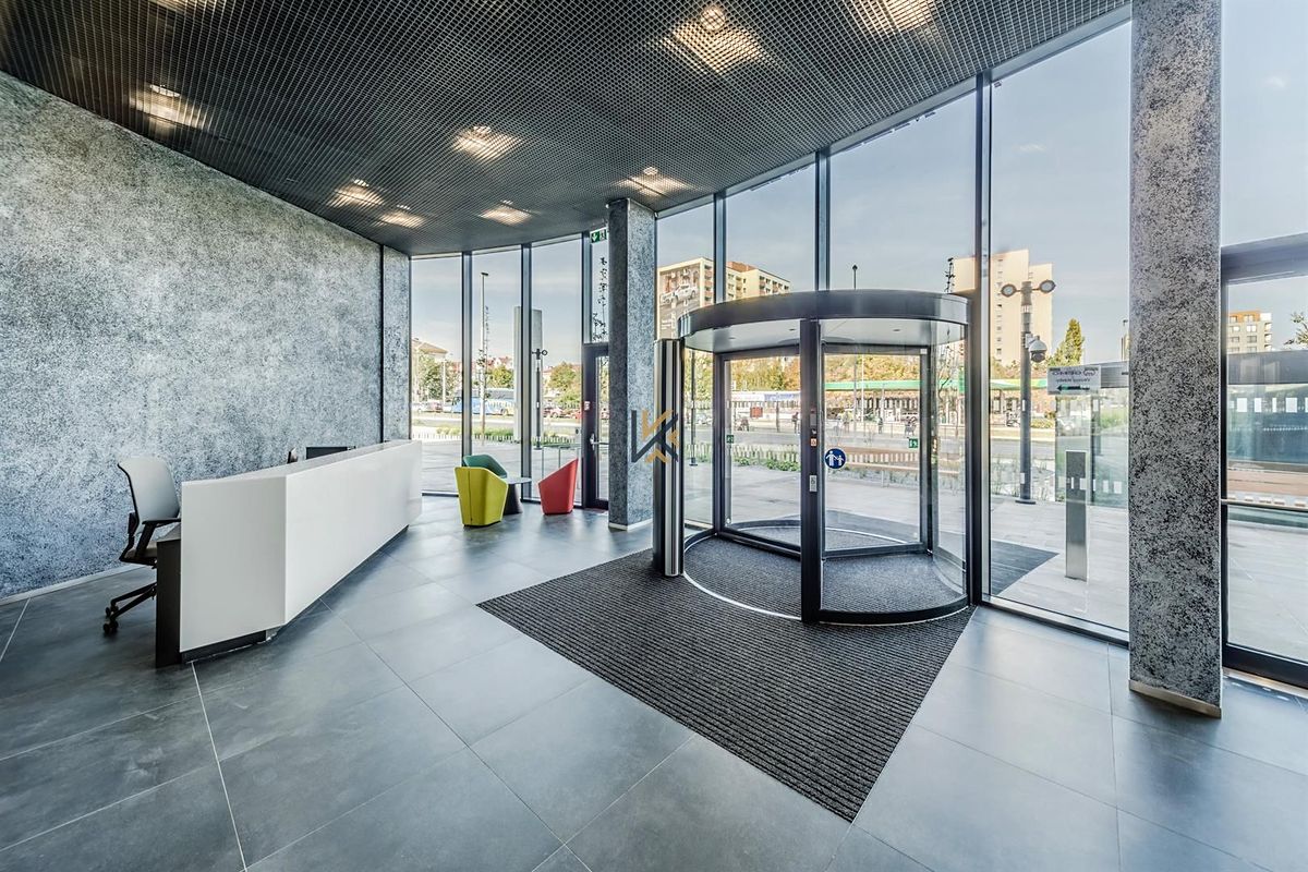 Pronájem kanceláře 447 m² – fotografie 3
