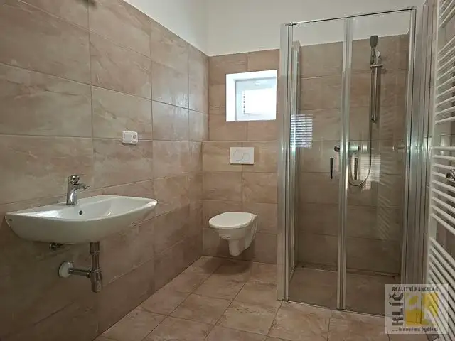 Pronájem bytu 1+kk 33 m², Holešov – náhled fotky 2
