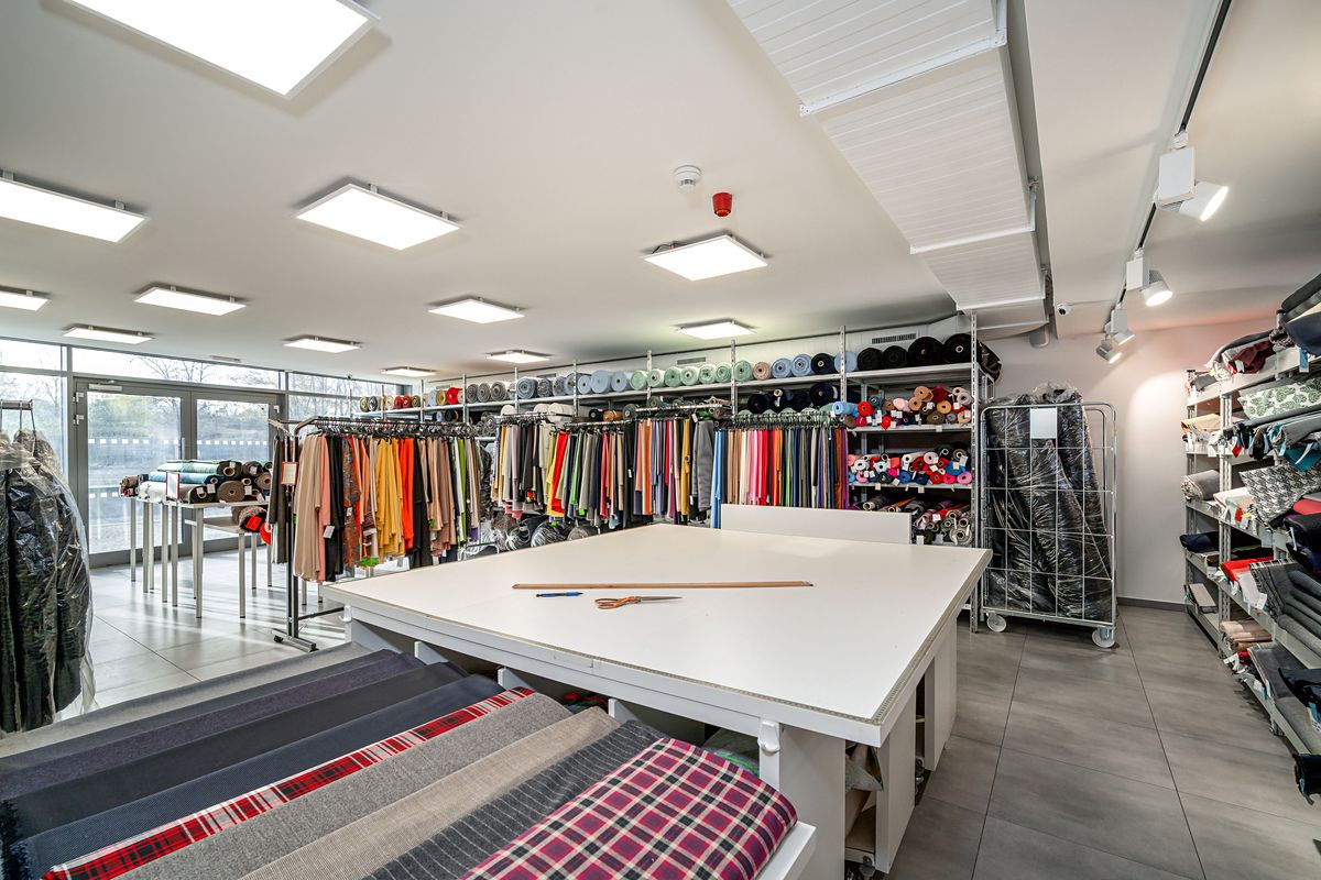 Prodej obchodního prostoru 244 m² – fotografie 2