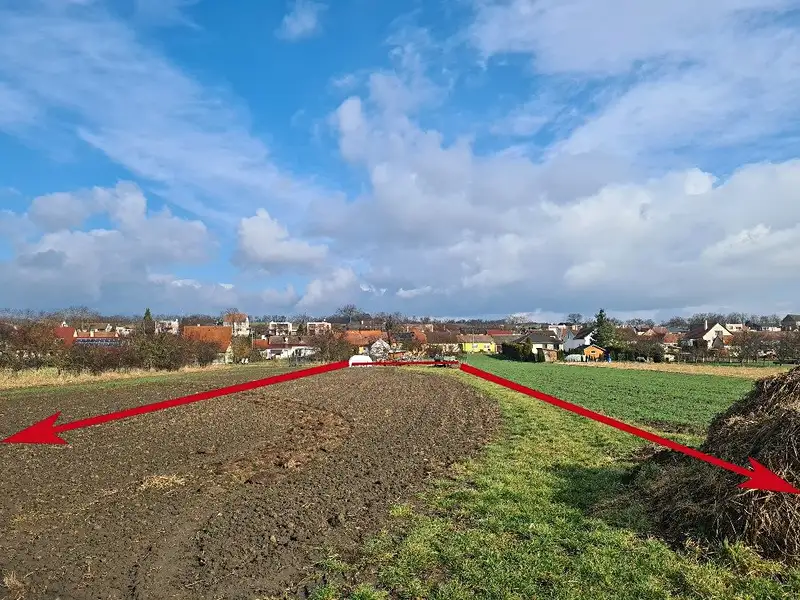 Prodej stavebního pozemku 1461 m², Břežany – náhled fotky 2