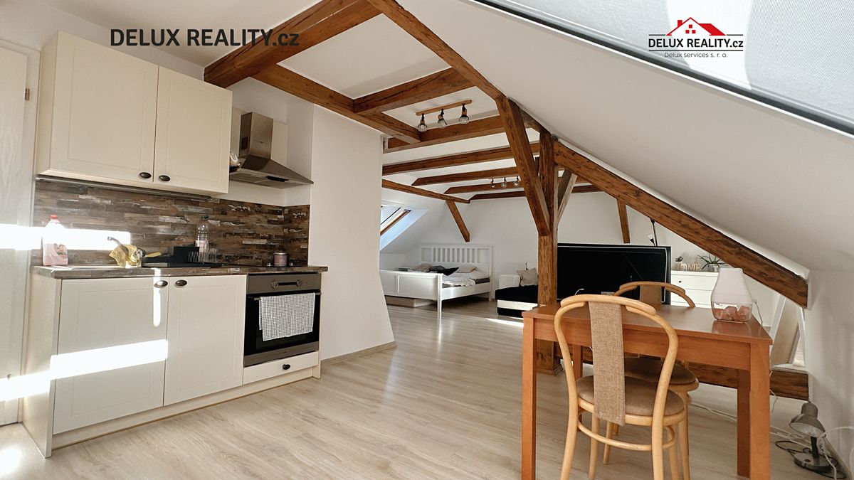 Prodej rodinného domu 238 m², pozemek 180 m² – fotografie 4