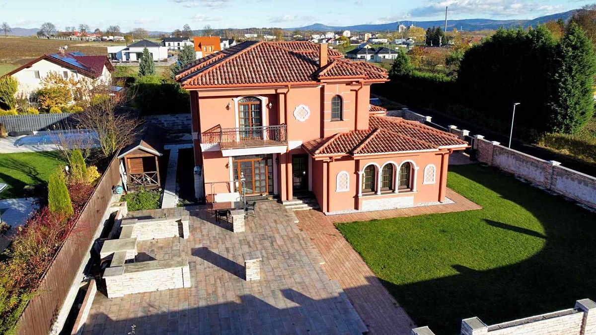Prodej rodinného domu 284 m², pozemek 1096 m² – fotografie 3