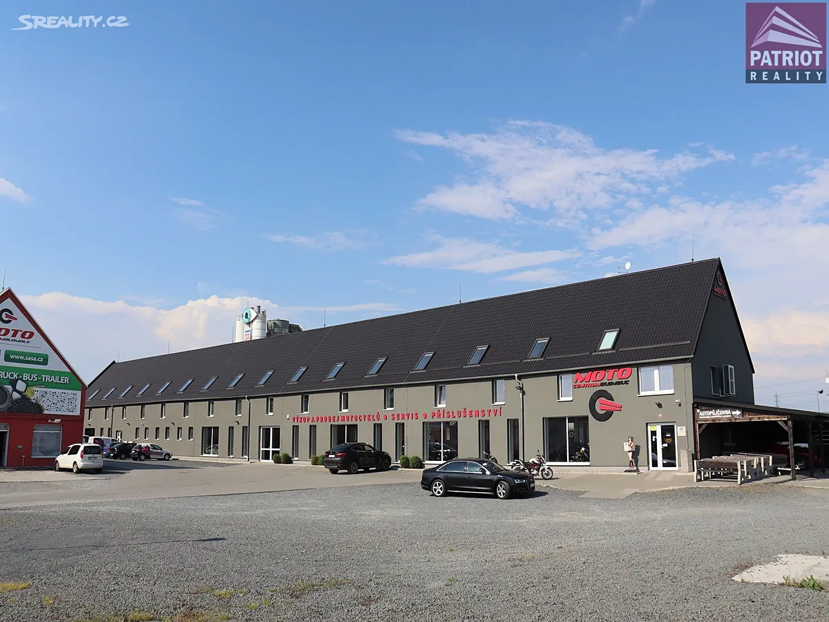Pronájem obchodního prostoru 300 m² - Więcej