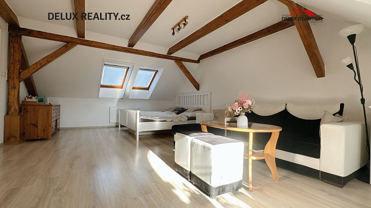 Prodej rodinného domu 238 m², pozemek 180 m² – fotografie 3
