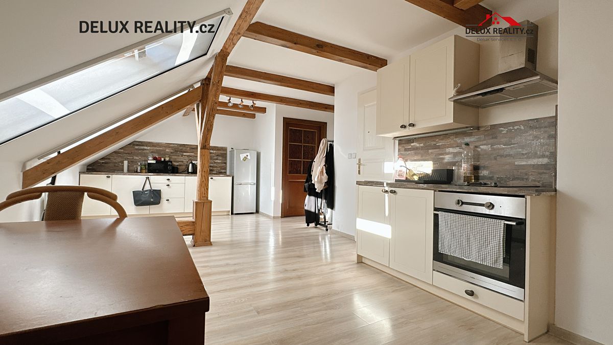 Prodej rodinného domu 238 m², pozemek 180 m² – fotografie 5