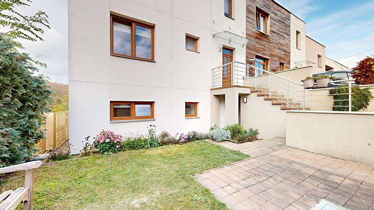Prodej rodinného domu 187 m², pozemek 207 m² – fotografie 2