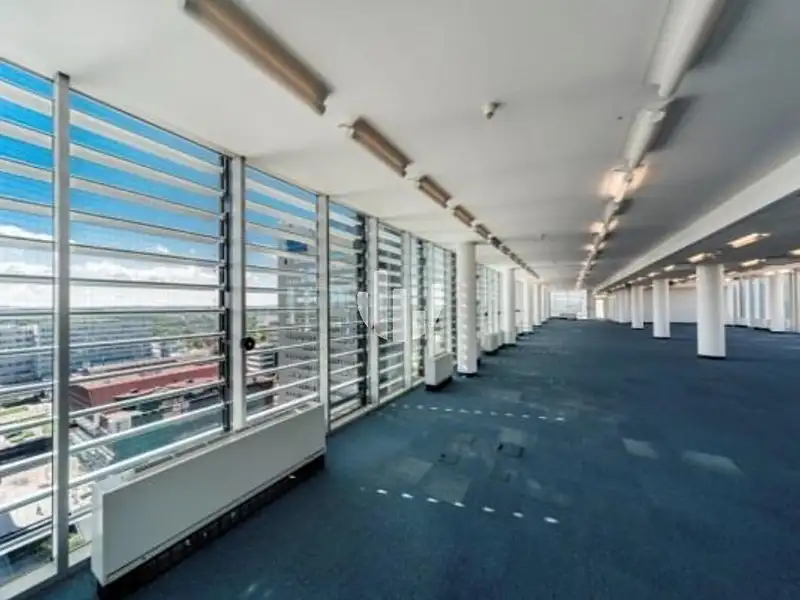 Pronájem kanceláře 733 m², Praha – náhled fotky 3