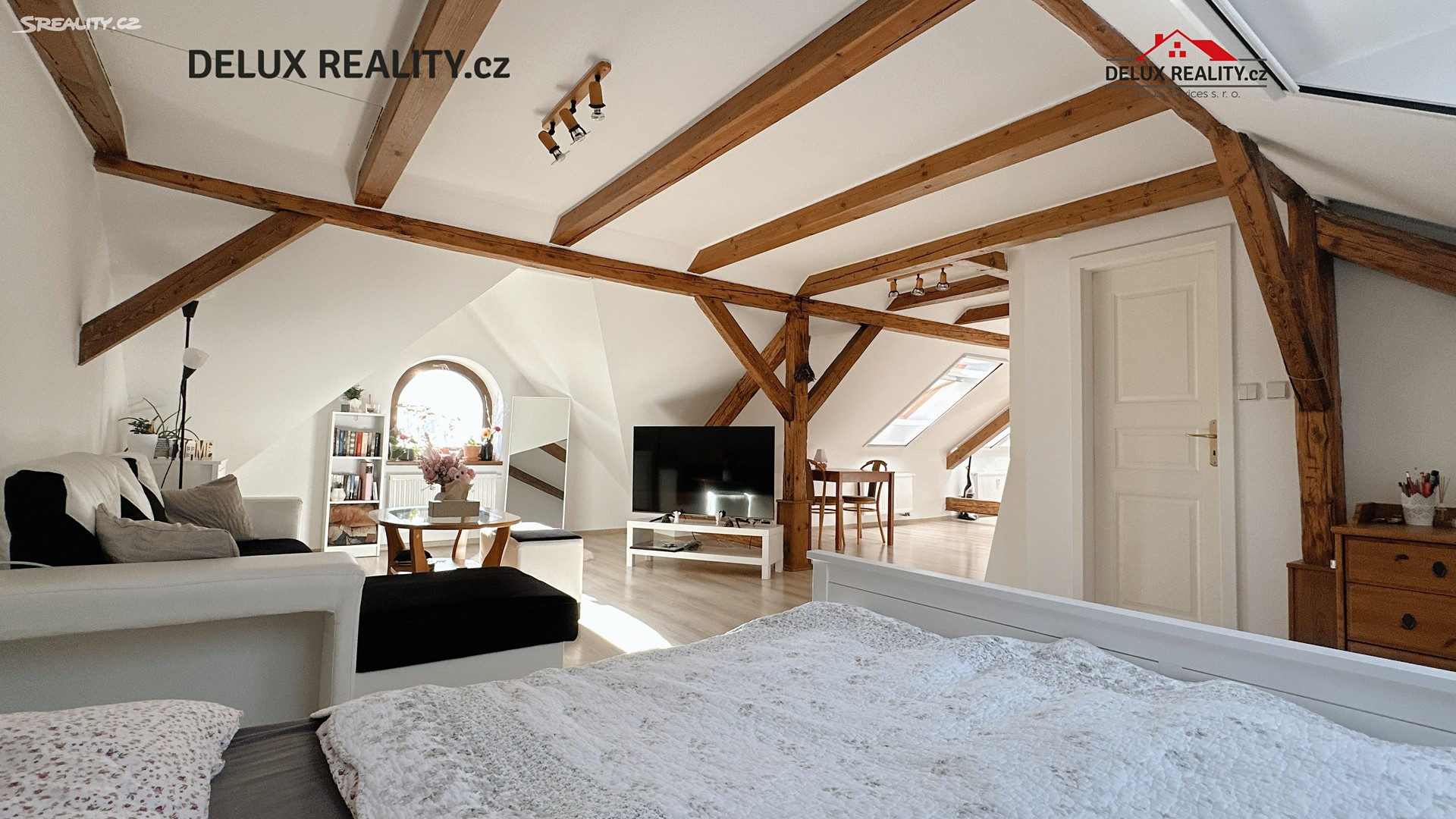 Prodej  rodinného domu 238 m², pozemek 180 m² – pohled 2