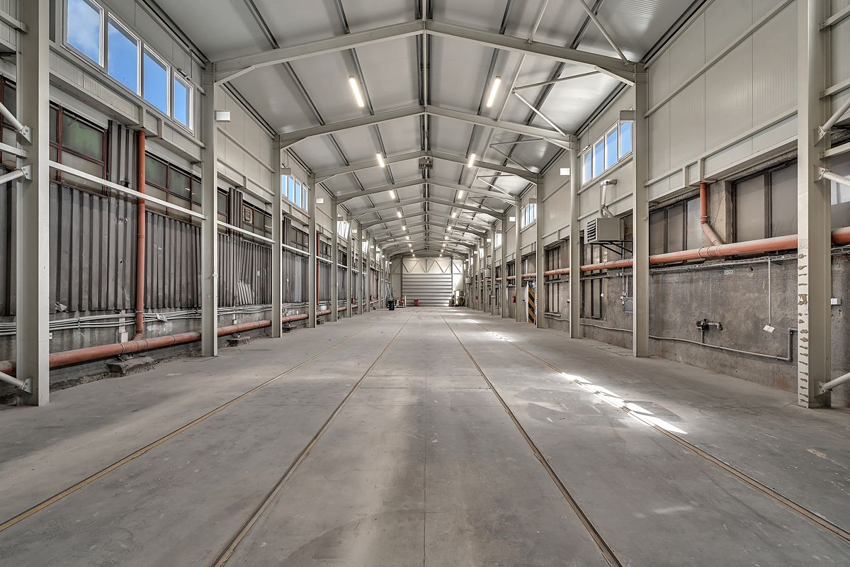Pronájem výrobní haly, prostoru 2592 m²