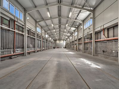 Pronájem výrobní haly, prostoru 2592 m²