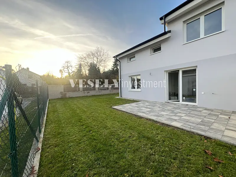 Prodej rodinného domu 144 m², pozemek 300 m², Hvozdnice – náhled fotky 2