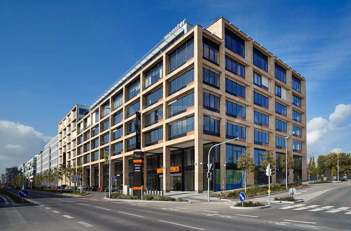 Pronájem kanceláře 430 m²