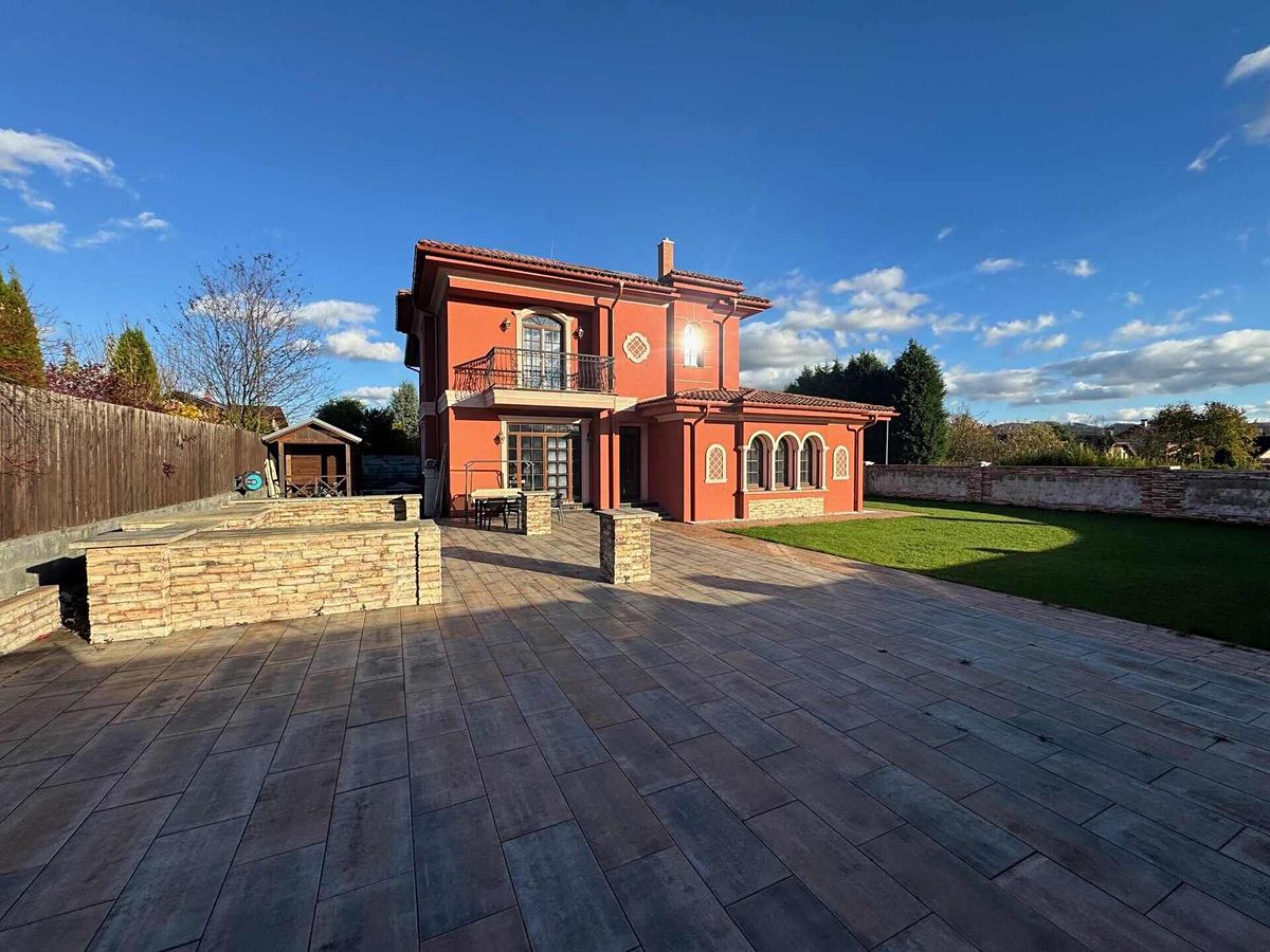 Prodej rodinného domu 284 m², pozemek 1096 m² – fotografie 4