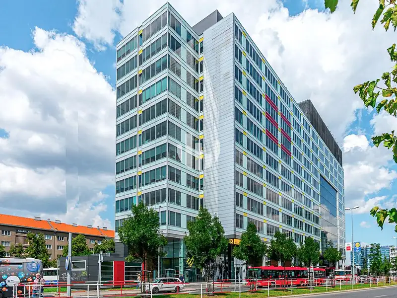 Pronájem kanceláře 733 m², Praha – náhled fotky 1