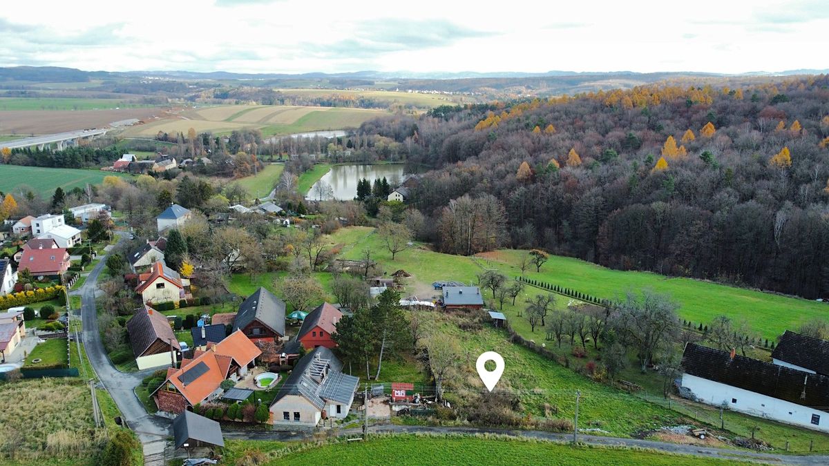 Prodej stavebního pozemku 1068 m² – fotografie 2