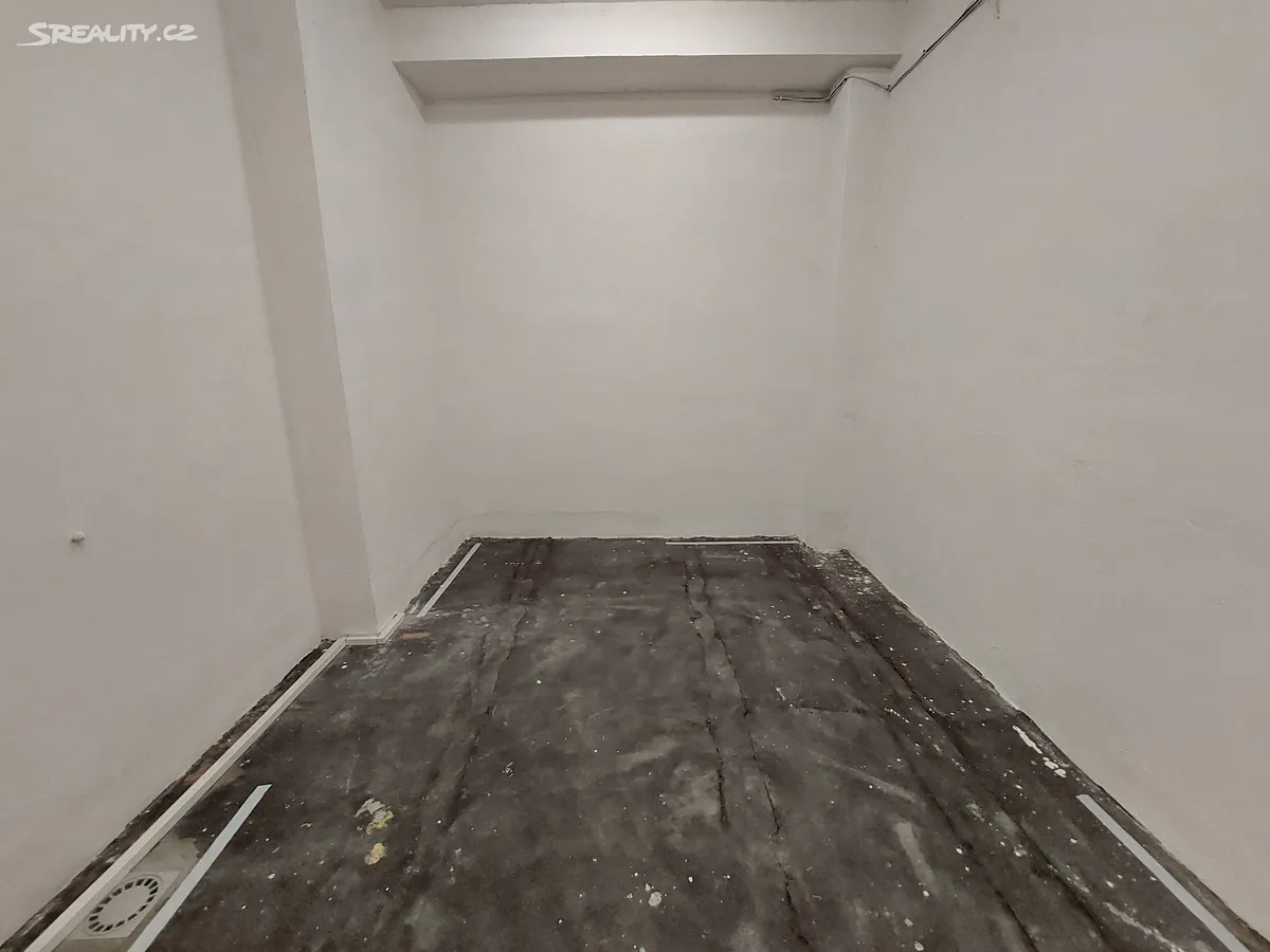 Pronájem skladového prostoru 12 m², náměstí Míru