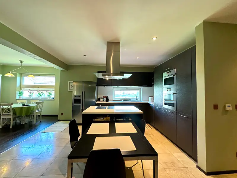 Prodej rodinného domu 257 m², pozemek 1087 m², Řitka – náhled fotky 3