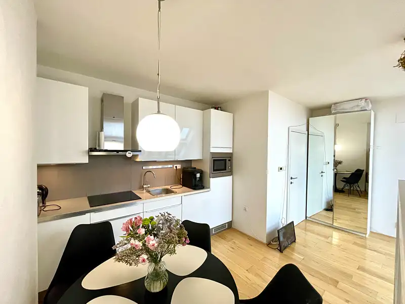 Pronájem bytu 1+kk 35 m², Praha – náhled fotky 2