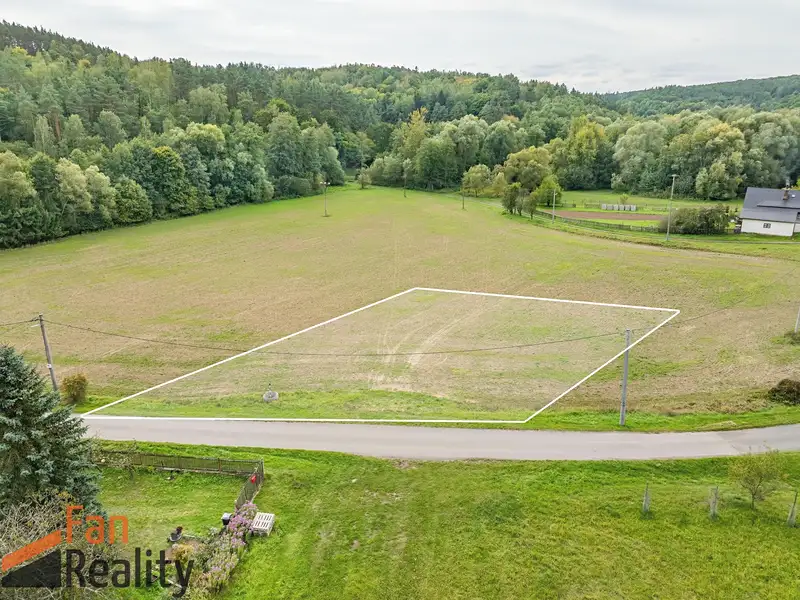 Prodej stavebního pozemku 1013 m², Medonosy – náhled fotky 2