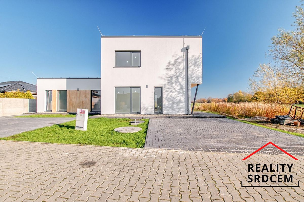 Prodej rodinného domu 155 m², pozemek 449 m² – fotografie 2