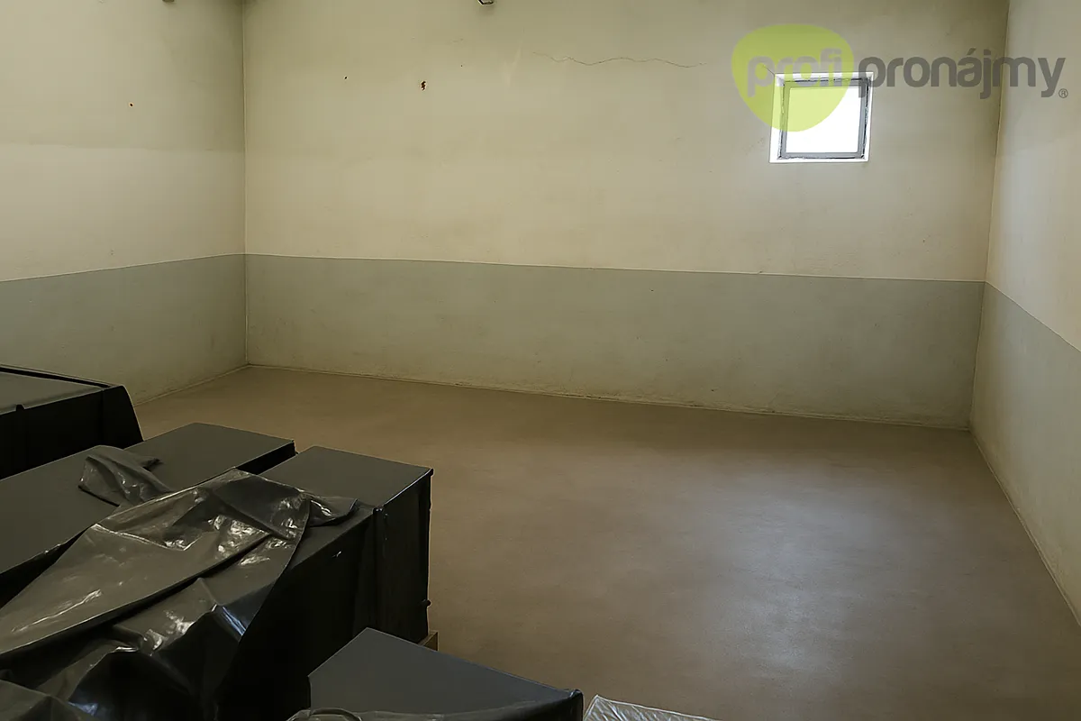 Pronájem skladového prostoru 128 m²