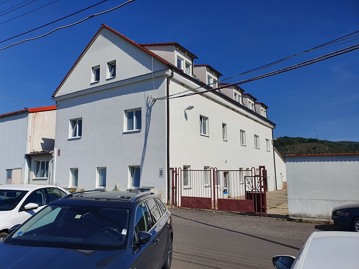 Pronájem kanceláře 276 m² – fotografie 4