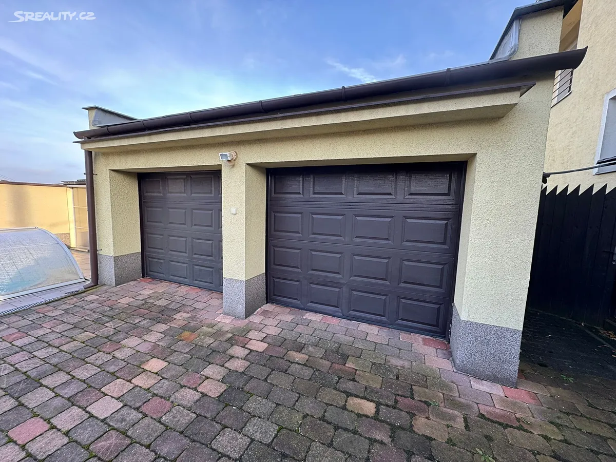 Prodej rodinného domu 389 m², pozemek 562 m² - Widok 5