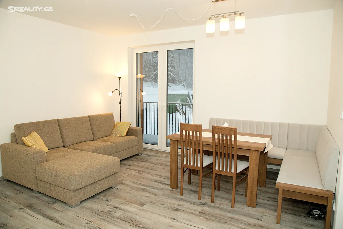 Prodej bytu 2+kk 63 m² – pohled 2