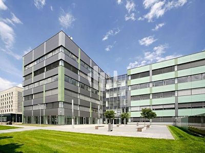 Pronájem kanceláře 380 m²